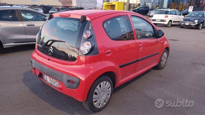 Usado Citroën C1 68 CV (50 kW) 2006 Rojo Utilitario