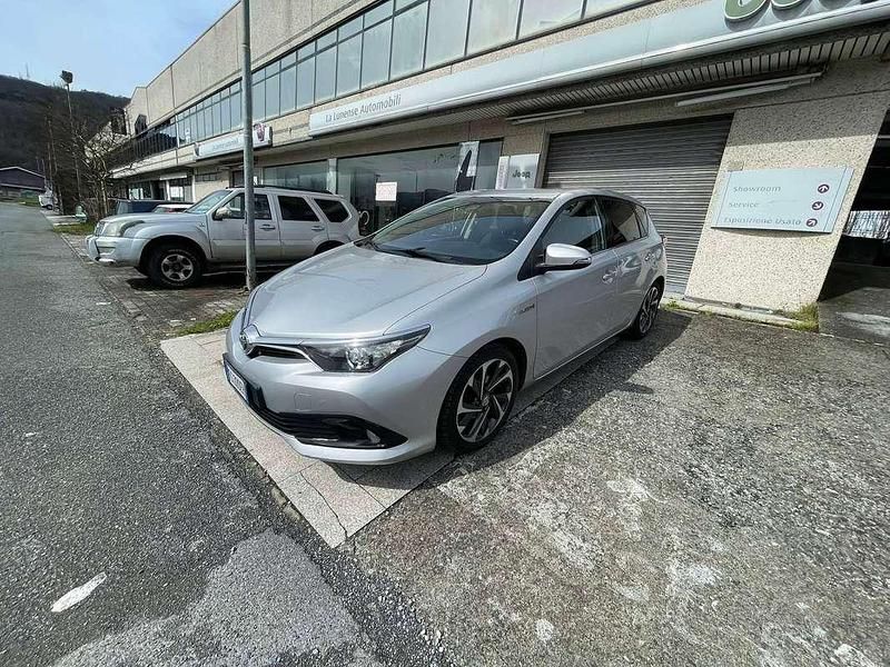 Usata Toyota Auris Hybrid Business Edition 99 CV (72 kW) 2016 Argento Berlina