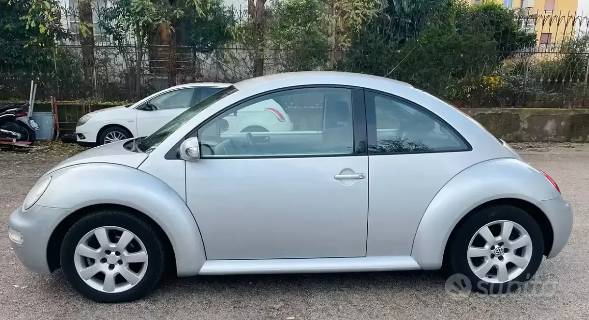 Usata VW New Beetle 105 CV (77 kW) 2006 Grigio Utilitaria