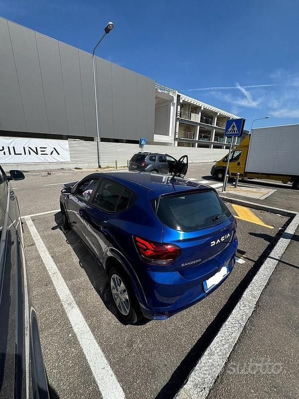 Blu Usata 2023 Dacia Sandero Tre volumi | 4500 € - Immagine 1/4
