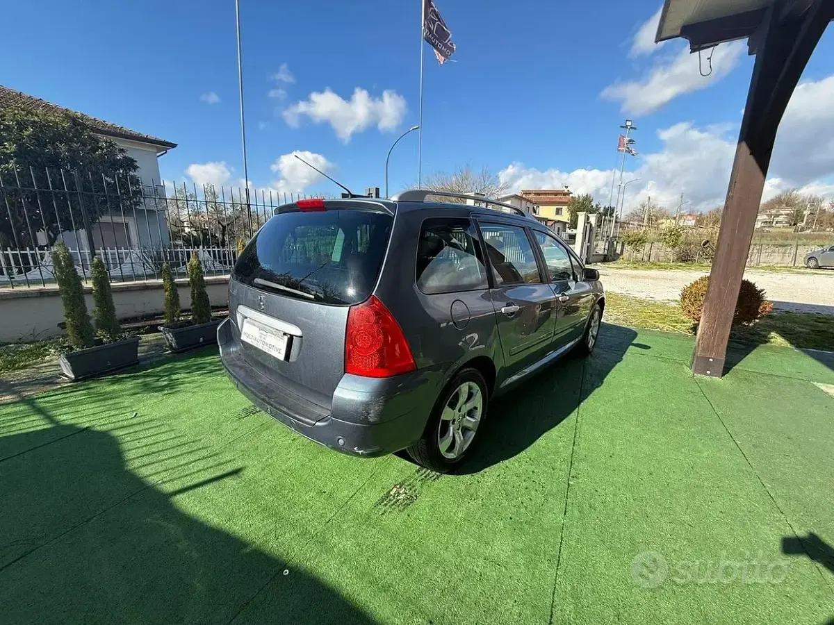 Usata Peugeot 307 110 CV (80 kW) 2008 Nero Utilitaria