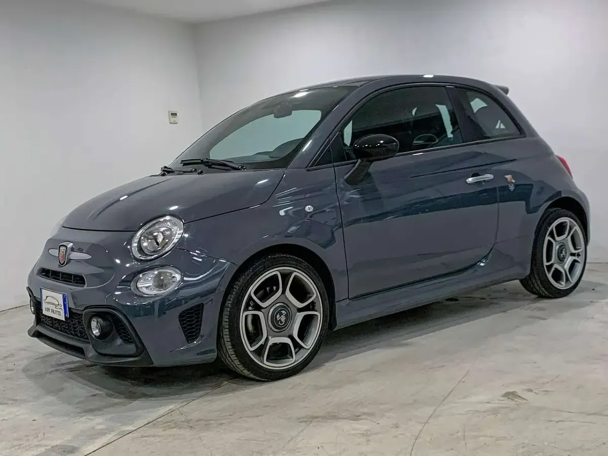 Usata Abarth 595 144 CV (105 kW) 2022 Grigio pista Utilitaria