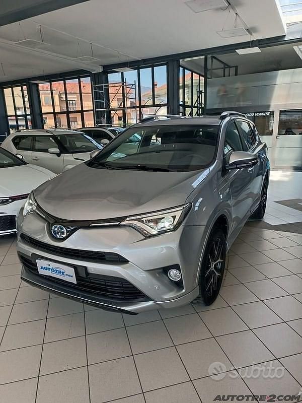 Usata Toyota RAV4 Hybrid Style 197 CV (144 kW) 2017 Grigio SUV
