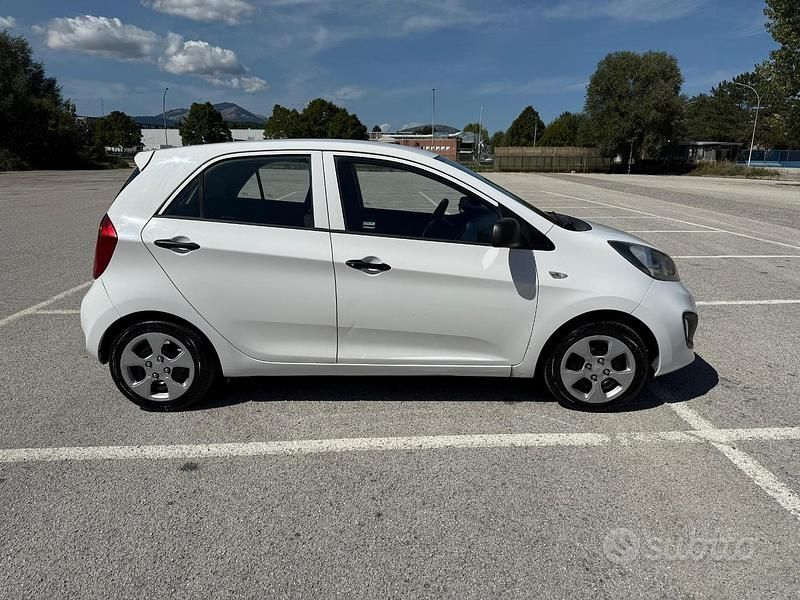 Usata Kia Picanto 69 CV (50 kW) 2011 Bianco Utilitaria