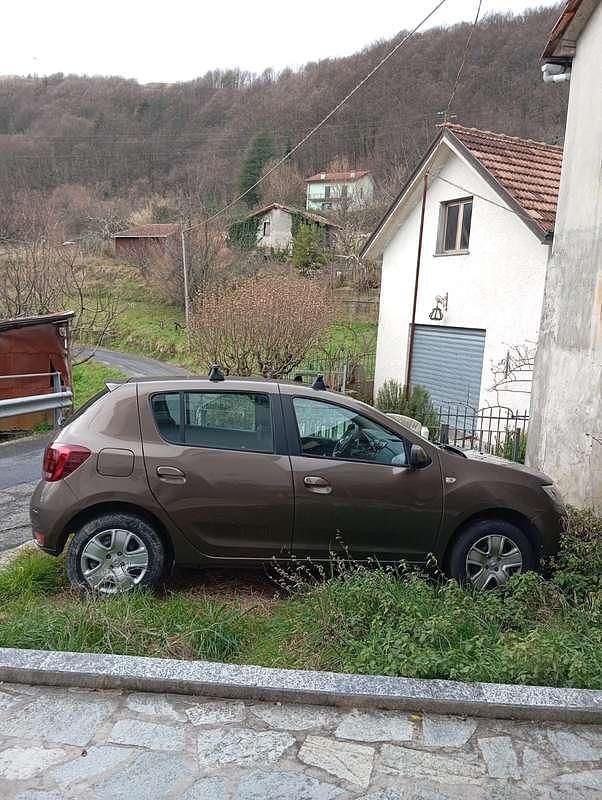 Usata Dacia Sandero Essentiel 73 CV (53 kW) 2019 Marrone Berlina
