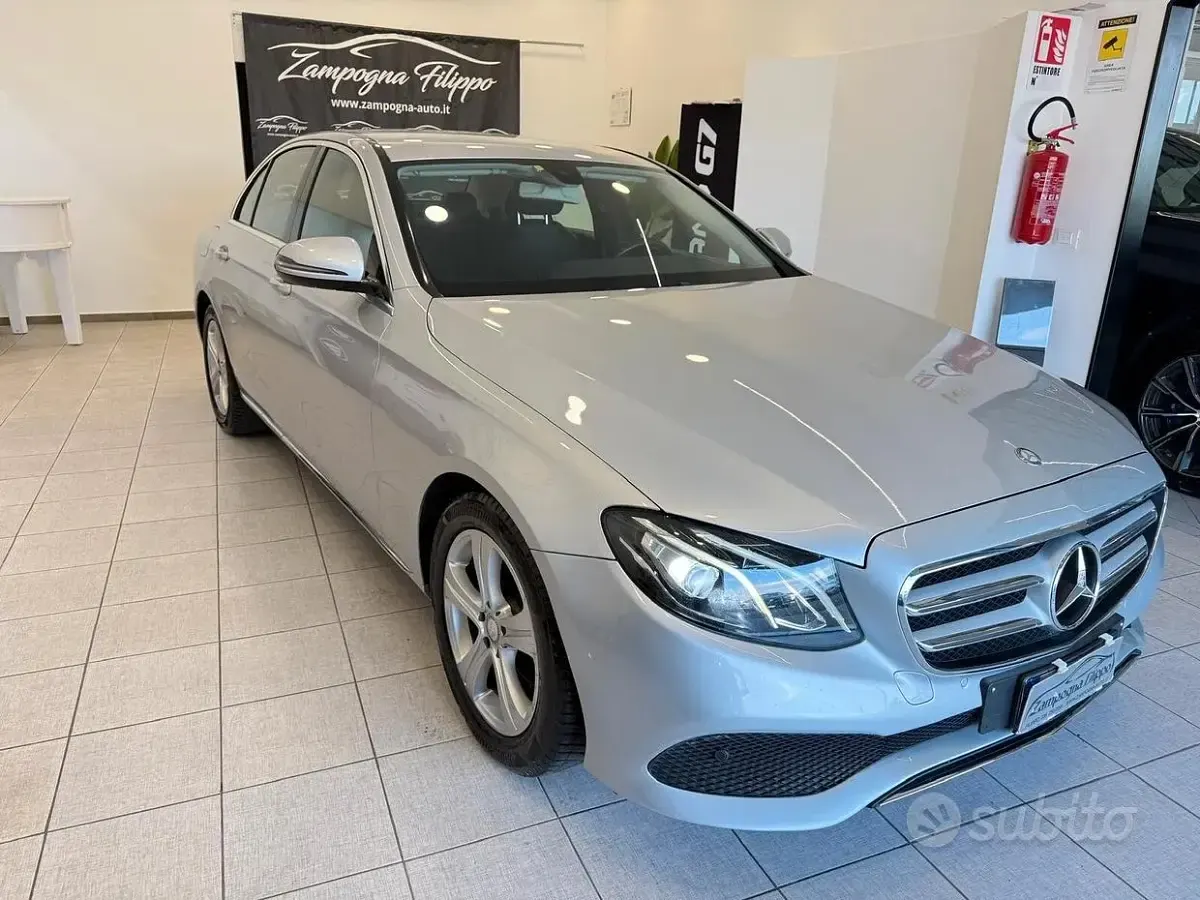 Usata Mercedes E220 Premium Plus 194 CV (142 kW) 2017 Grigio Berlina