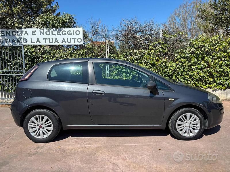 Usata Fiat Punto 75 CV (55 kW) 2012 Antracite Utilitaria