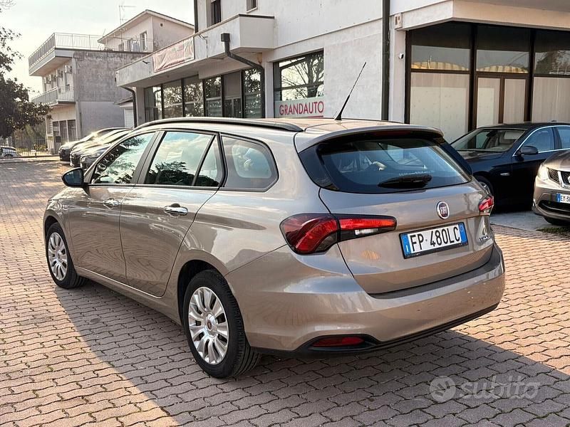 Usata Fiat Tipo Business 95 CV (69 kW) 2018 Beige Station wagon