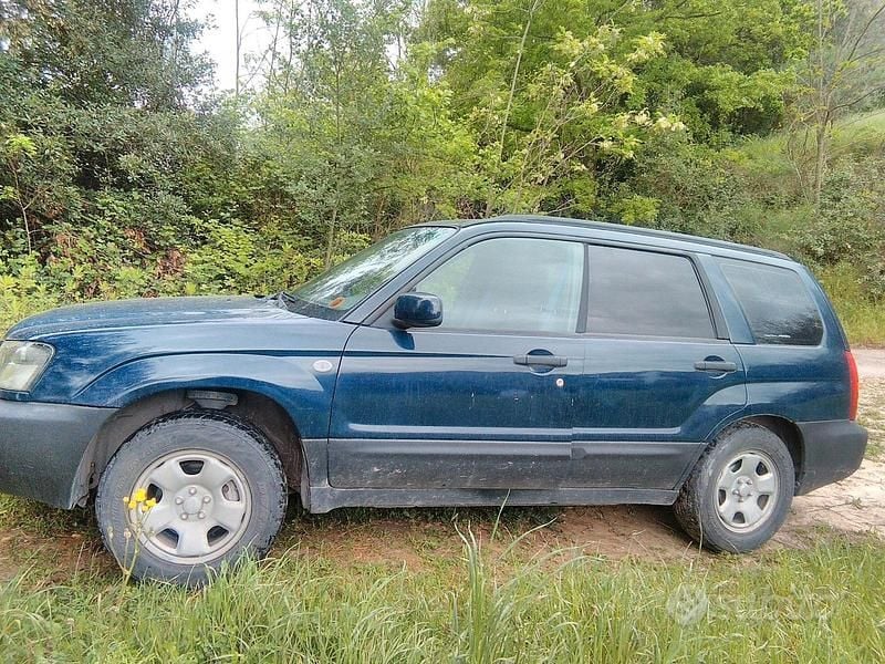 Usata Subaru Forester 122 CV (89 kW) 2005 Blu SUV