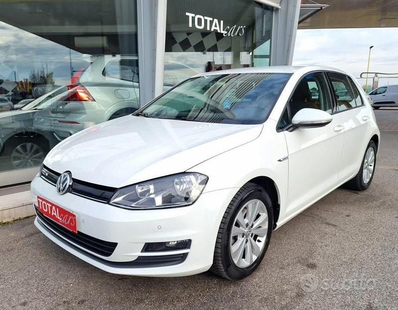 Usata VW Golf VII 110 CV (80 kW) 2017 Bianco pastello Berlina