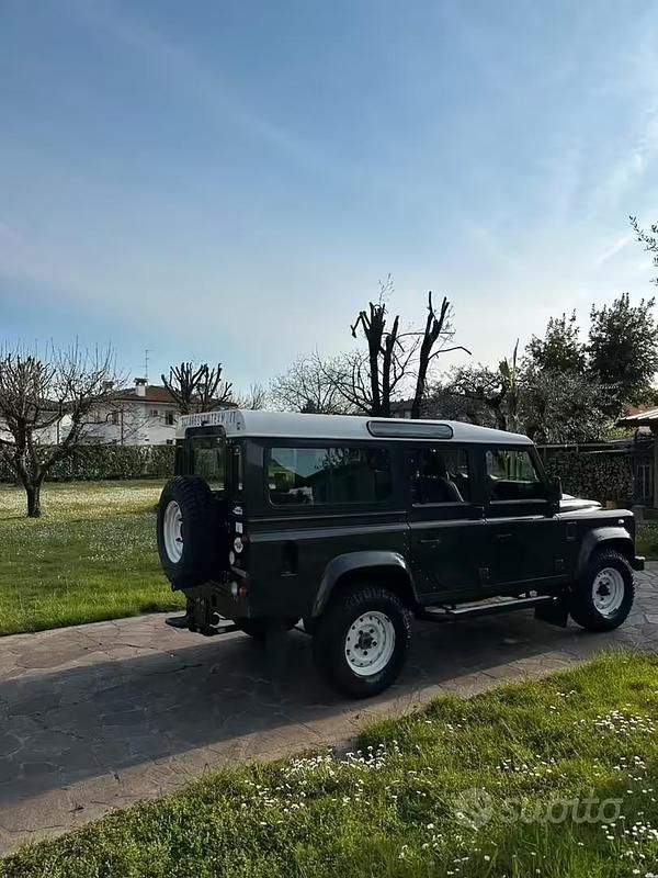 Usata Land Rover Defender 122 CV (89 kW) 2013 SUV