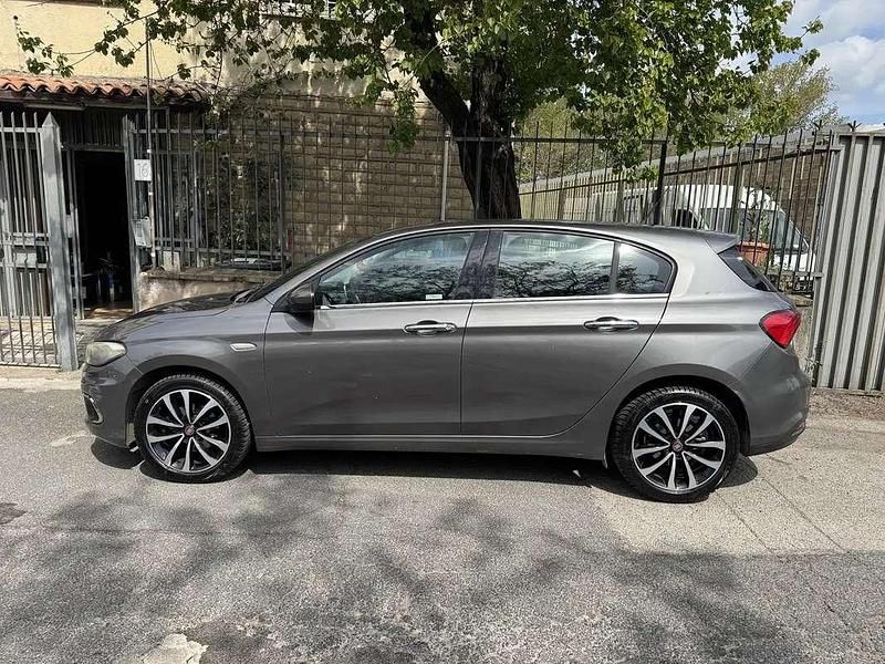 Grigio Usata 2016 Fiat Tipo Lounge Tre volumi | 7500 € (Ottimo prezzo) - Immagine 1/4