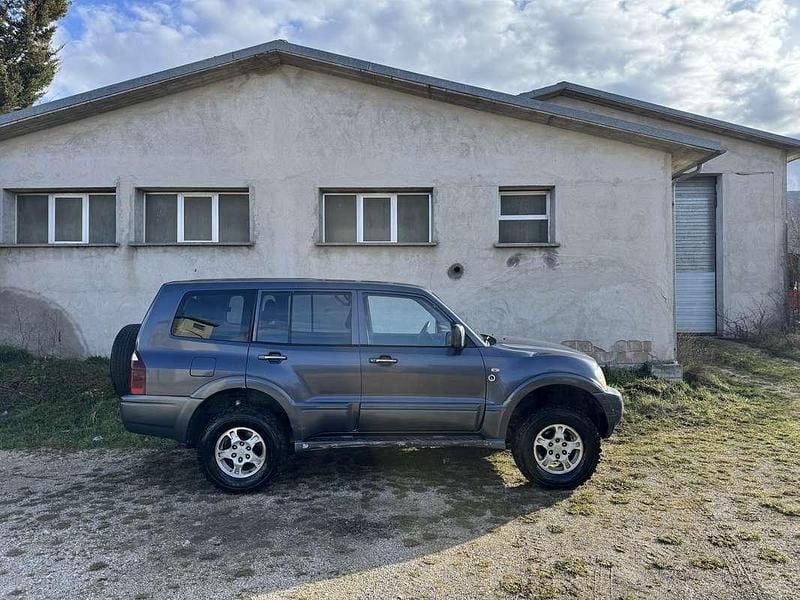Usata Mitsubishi Pajero Intense 160 CV (117 kW) 2006 Grigio SUV