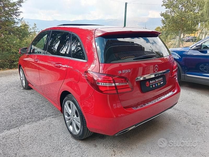 Usata Mercedes B200 136 CV (100 kW) 2014 Rosso Monovolume
