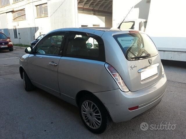 Usata Lancia Ypsilon 69 CV (50 kW) 2010 Grigio Utilitaria