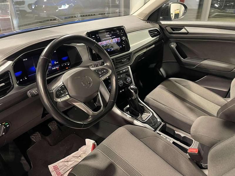 Usata VW T-Roc Life 110 CV (80 kW) 2022 Ravenna blue tetto nero SUV