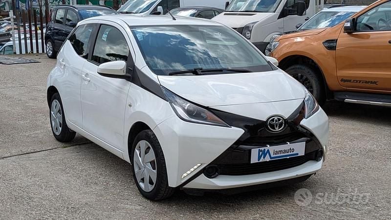 Usata Toyota Aygo 69 CV (50 kW) 2017 Bianco Utilitaria
