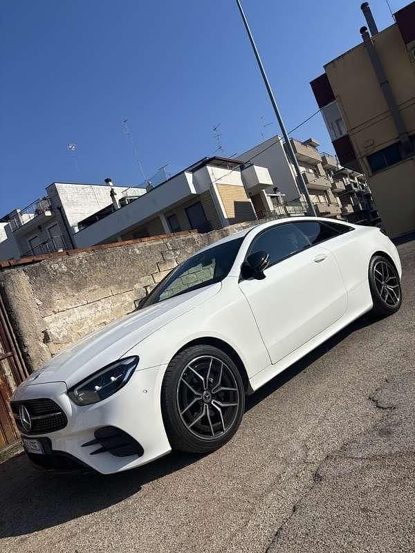 Usata Mercedes E220 Premium Plus 194 CV (142 kW) 2021 Coupé