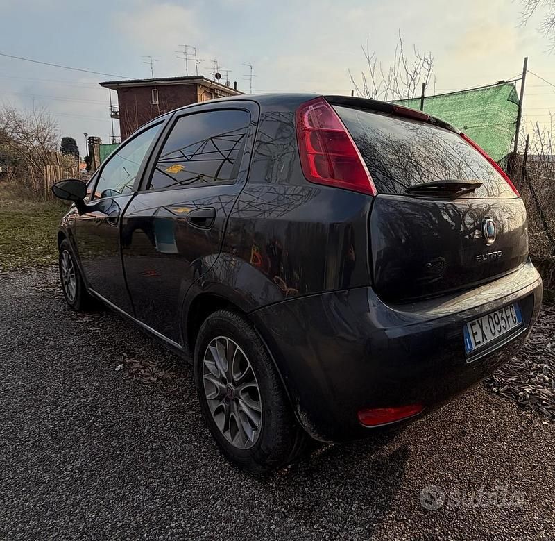 Usata Fiat Grande Punto Dynamic 74 CV (54 kW) 2014 Grigio Utilitaria