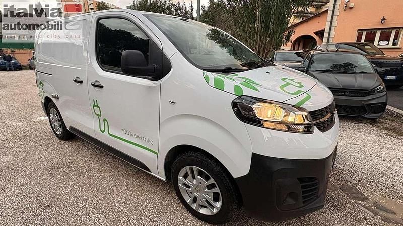 Usata Opel Vivaro 77 CV (56 kW) 2022 Bianco Monovolume