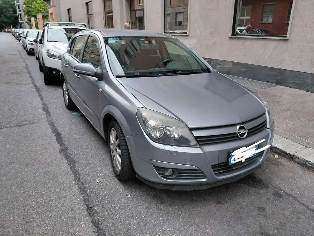 Usata Opel Astra Cosmo 105 CV (77 kW) 2004 Grigio Berlina