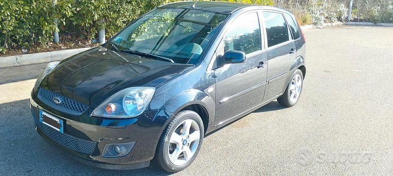 Usata Ford Fiesta Ghia 75 CV (55 kW) 2008 Nero Berlina