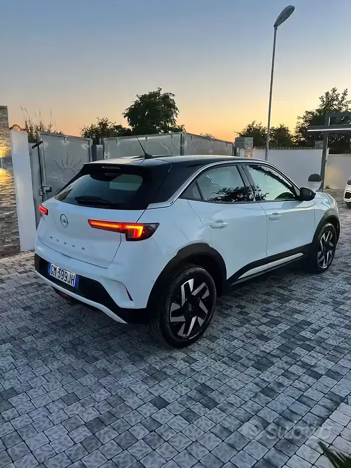 Begagnad Opel Mokka 131 HK (96 kW) 2023 Vit SUV