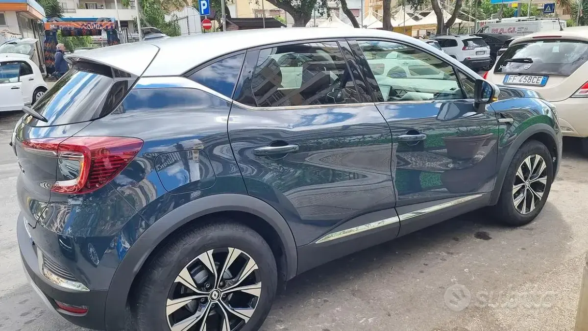 Usata Renault Captur Techno 101 CV (74 kW) 2023 Blu SUV