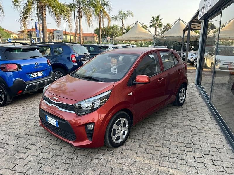 Usata Kia Picanto X-Line 67 CV (49 kW) 2023 Rosso Utilitaria