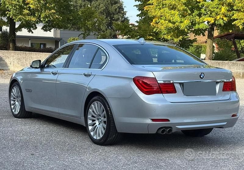 Usata BMW 730 333 CV (244 kW) 2010 Grigio Berlina