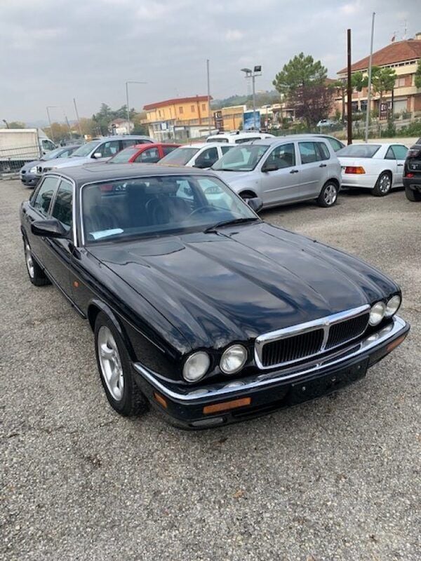 Nero Usata 1997 Jaguar XJ6 Sovereign Tre volumi | 7600 € - Immagine 1/4