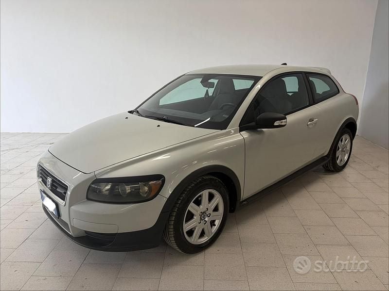 Usata Volvo C30 Summum 110 CV (80 kW) 2007 Grigio Utilitaria