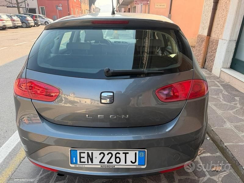 Usata Seat Leon 2012 Grigio Berlina