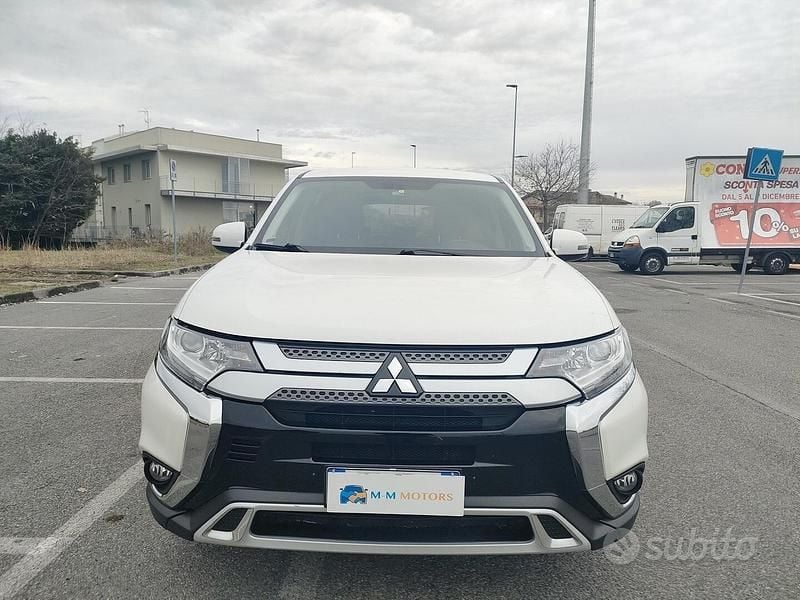 Usata Mitsubishi Outlander Intense 150 CV (110 kW) 2021 Bianco SUV