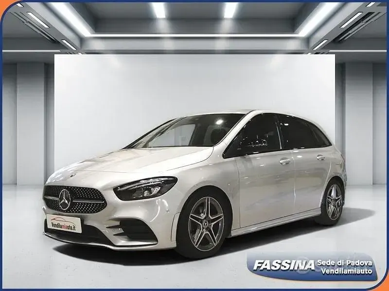 Usata Mercedes B180 116 CV (85 kW) 2019 Argento Utilitaria