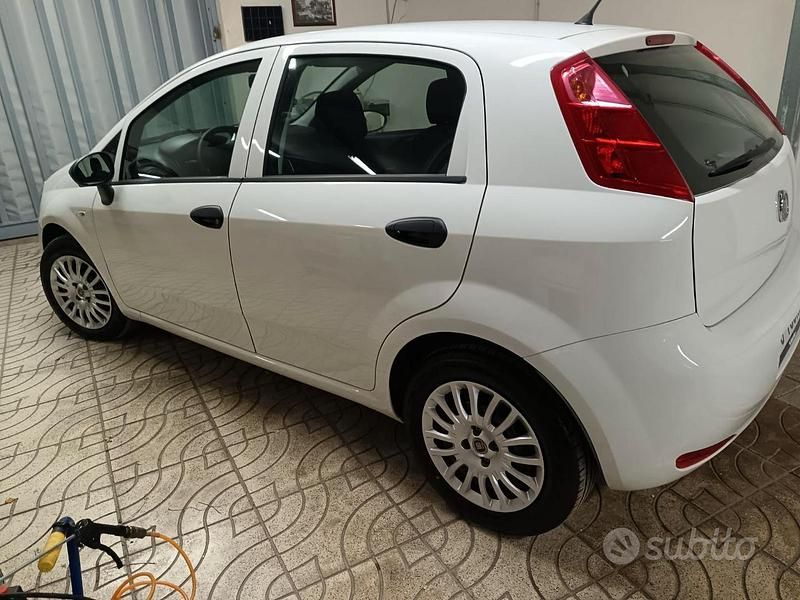 Usata Fiat Punto 95 CV (69 kW) 2018 Bianco Berlina