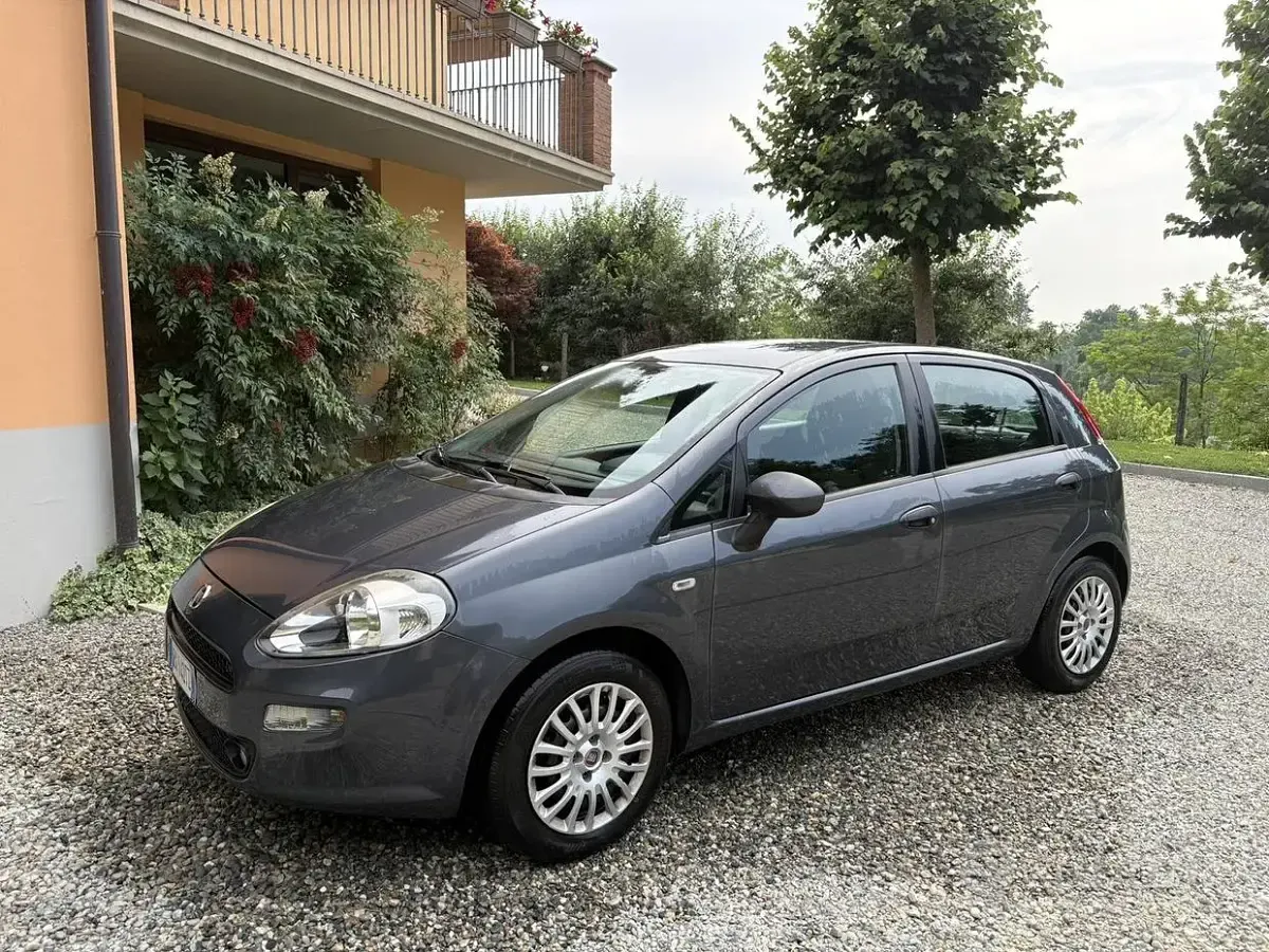 Usata Fiat Grande Punto 69 CV (50 kW) 2014 Grigio Utilitaria