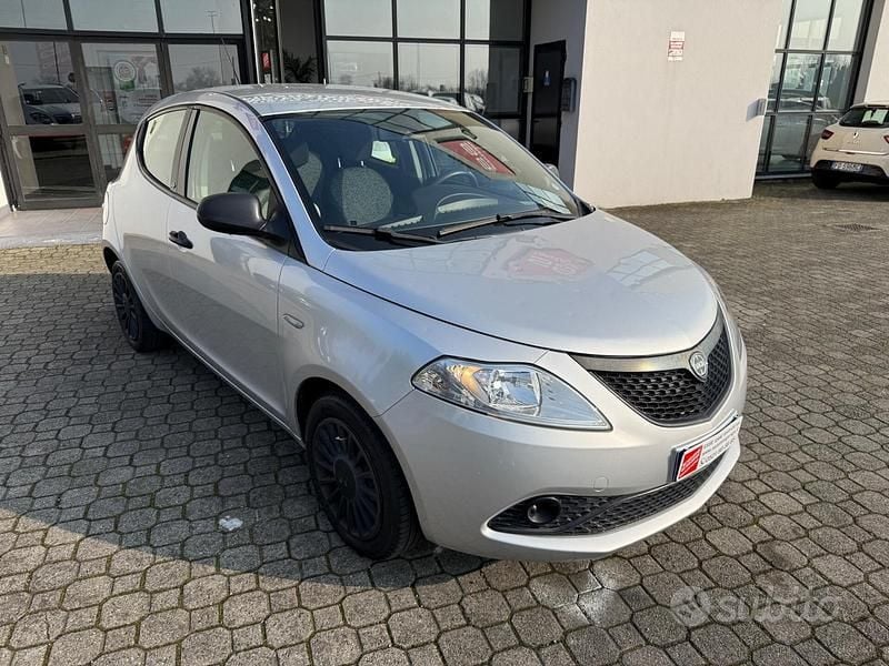 Usata Lancia Ypsilon Platinum 69 CV (50 kW) 2018 Grigio Utilitaria