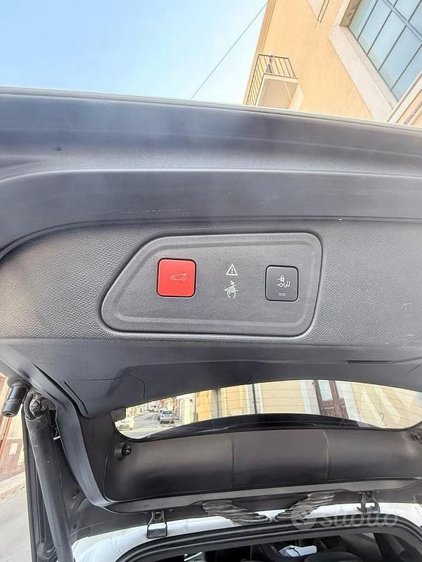 Usata Peugeot 3008 GT-line 120 CV (88 kW) 2016 Bianco SUV