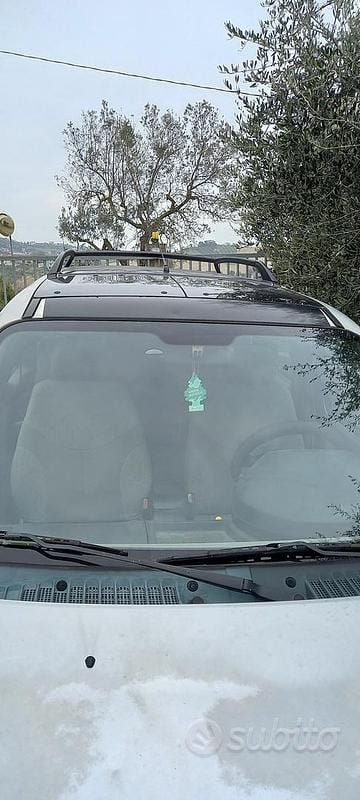 Usata Land Rover Freelander 111 CV (81 kW) 2002 Grigio SUV