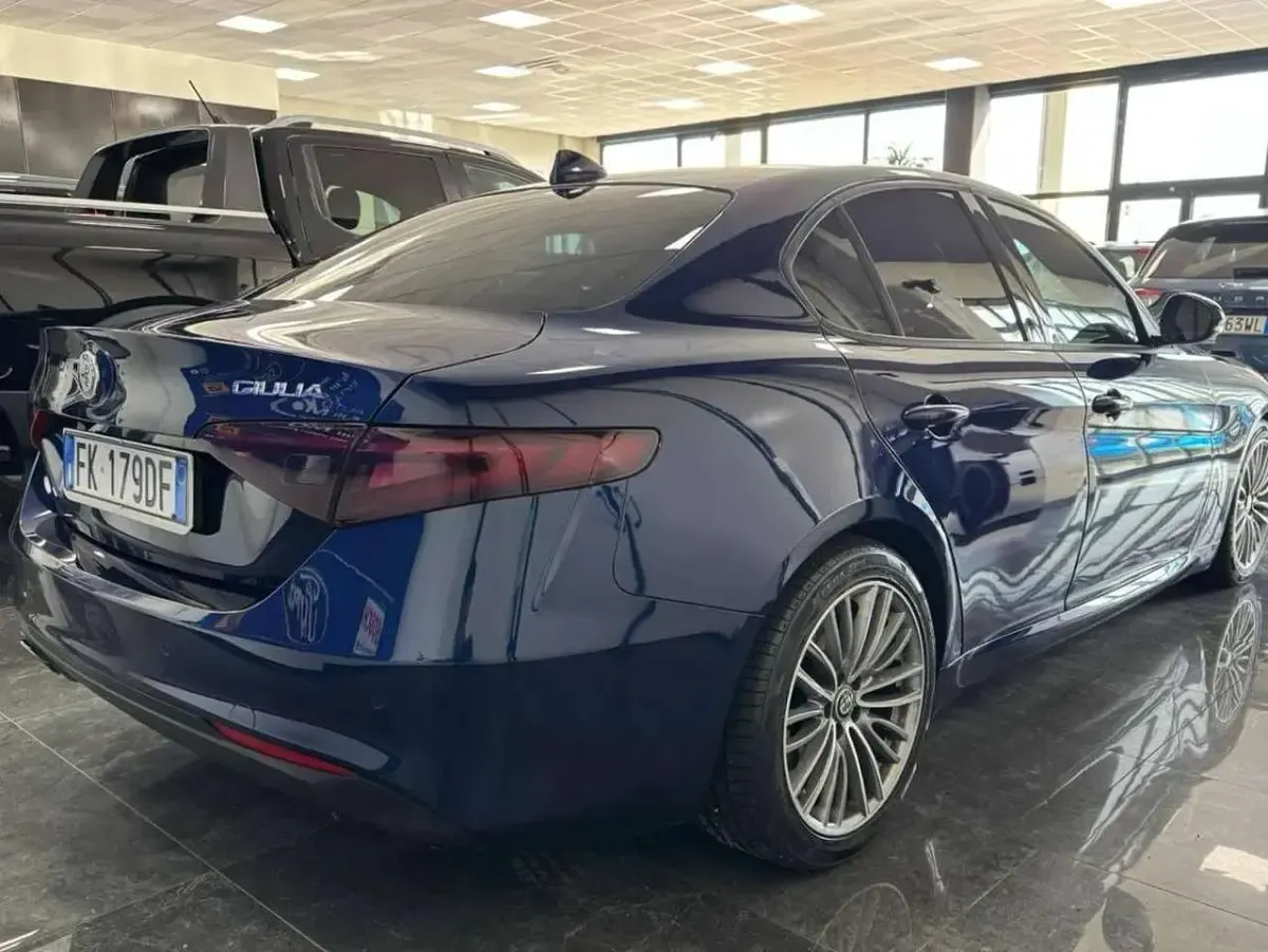 Usata Alfa Romeo Giulia Business 150 CV (110 kW) 2017 Blu montecarlo Berlina