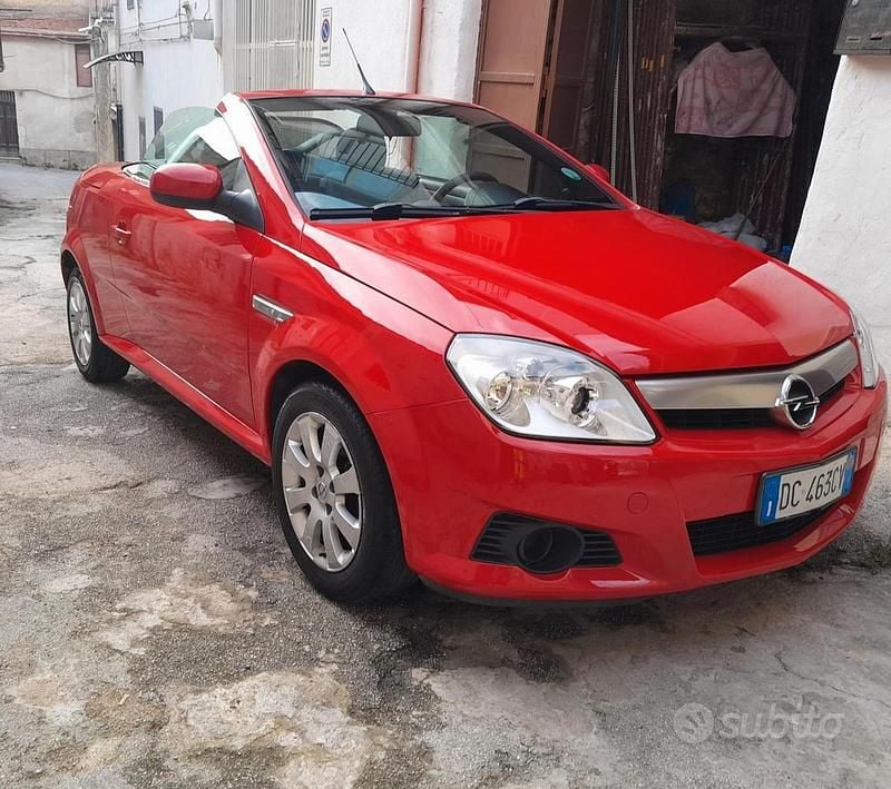 Usata Opel Tigra 2006 Rosso Cabrio
