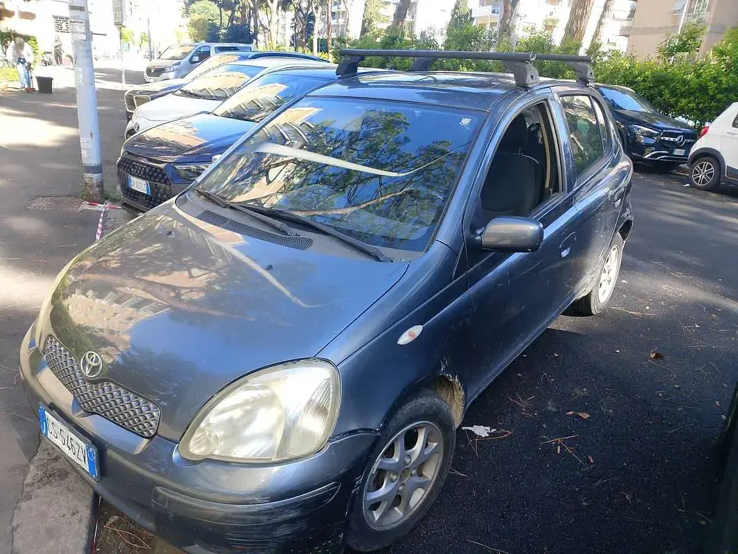 Usata Toyota Yaris Sol 65 CV (47 kW) 2004 Blu/azzurro Utilitaria