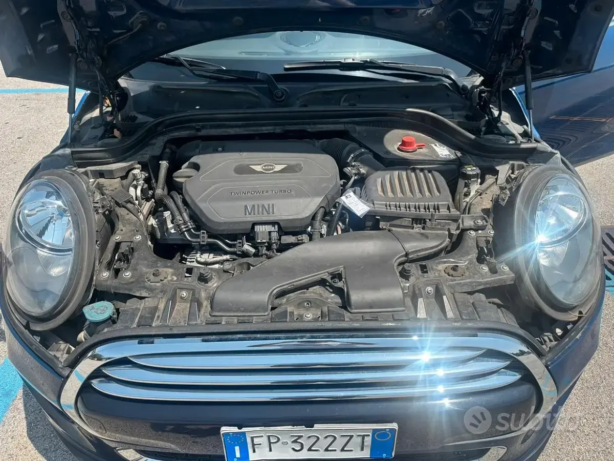 Usata Mini Cooper D Business 116 CV (85 kW) 2018 Bluazzurro Utilitaria