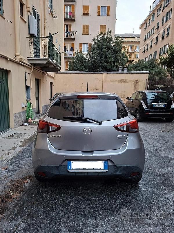 Usata Mazda 2 Evolve 90 CV (66 kW) 2016 Grigio Utilitaria