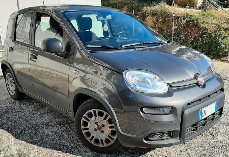Grigio Usata 2023 Fiat Panda S Due volumi | 11.000 € (Buon prezzo) - Immagine 1/4
