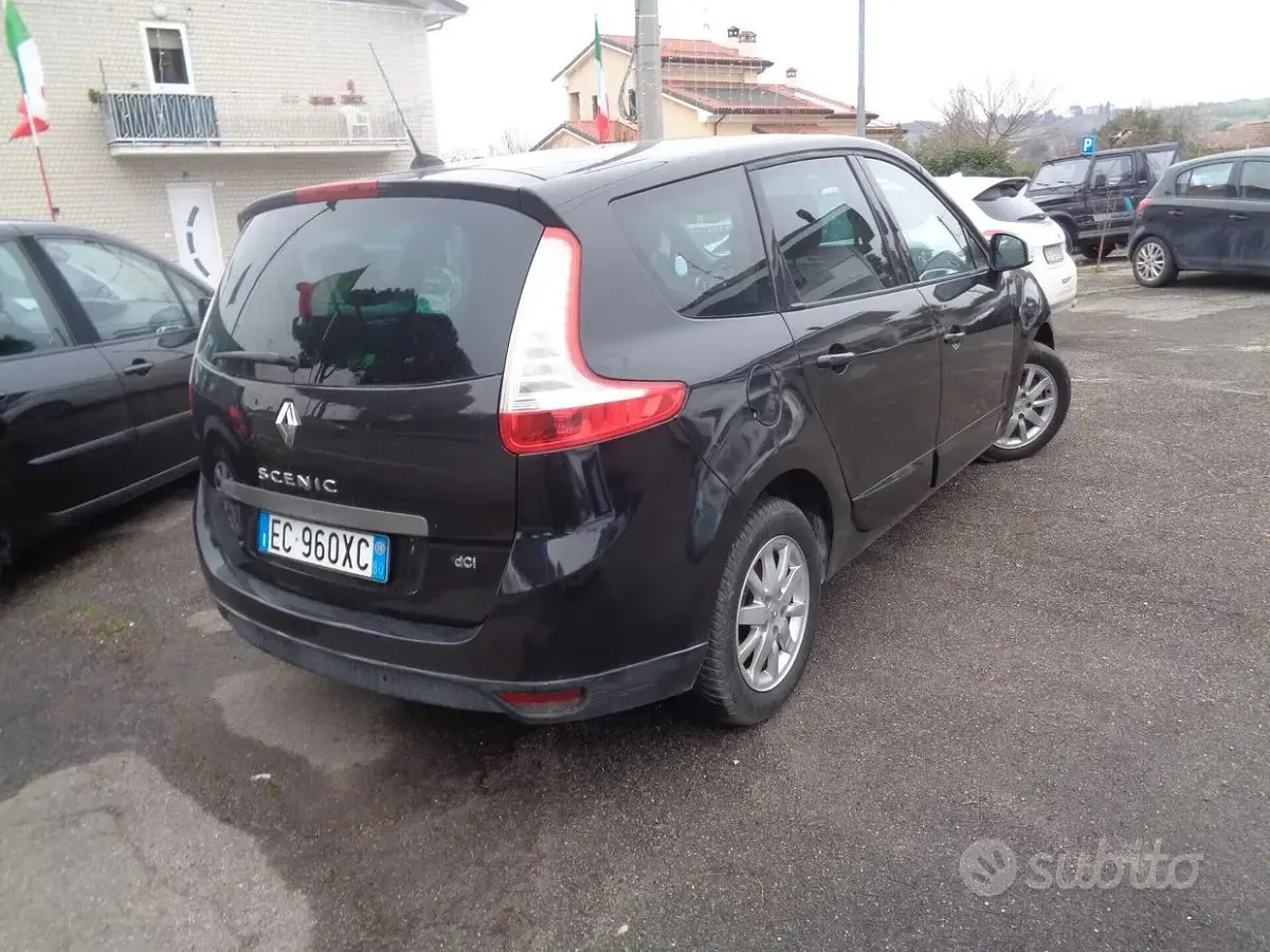 Usata Renault Scénic 110 CV (80 kW) 2010 Nero Monovolume