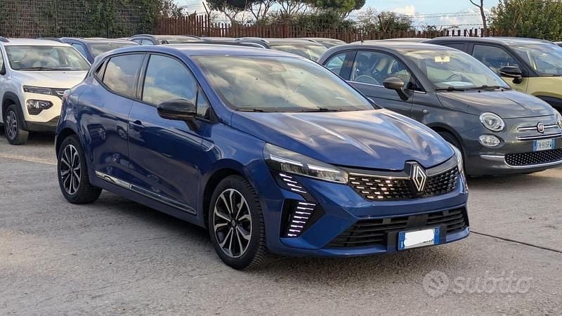 Usata Renault Clio V Techno 90 CV (66 kW) 2024 Blu Berlina