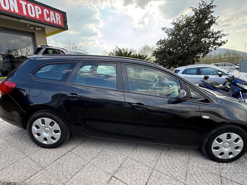 Usata Opel Astra 110 CV (80 kW) 2012 Nero Station wagon