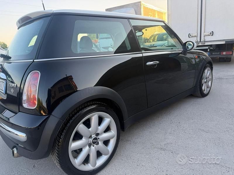 Usata Mini Cooper 115 CV (84 kW) 2004 Nero Utilitaria
